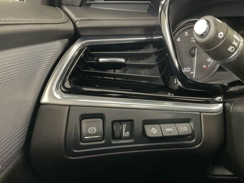 Certified 2023 Cadillac XT6 Sport w/ Technology Package image 17