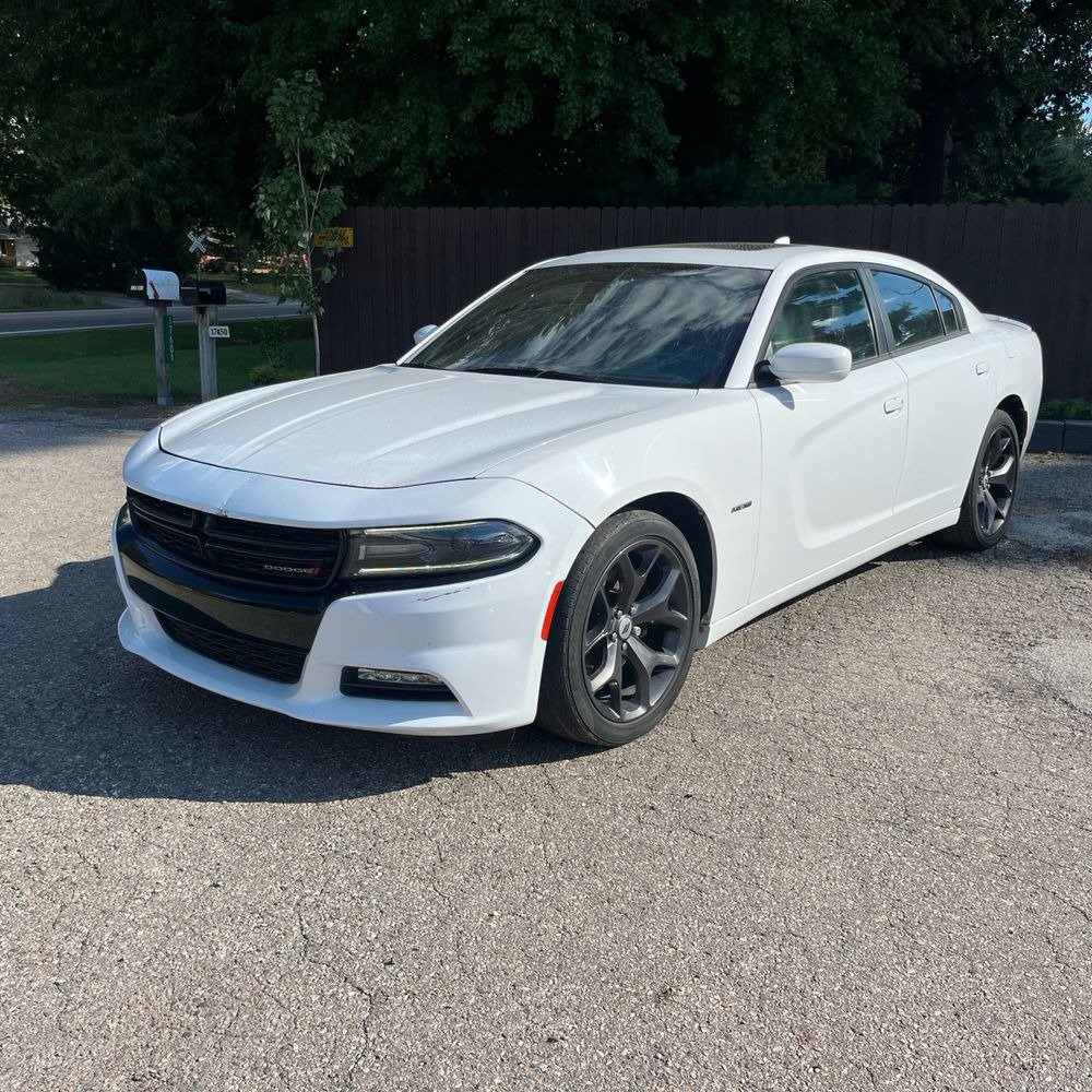 Used 2017 Dodge Charger R/T w/ Plus Group RWD image 2