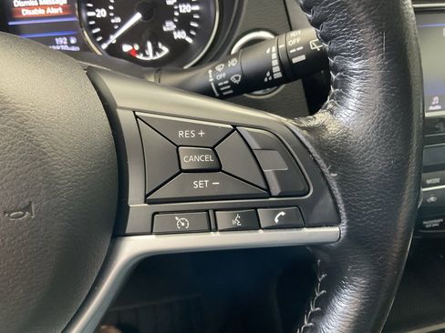 Used 2020 Nissan Rogue SV image 13