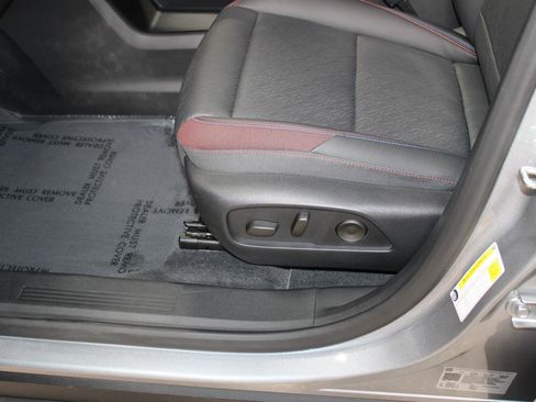 Used 2025 Chevrolet Equinox RS w/ Safety and Technology Package FWD image 30