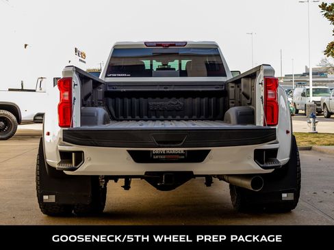 Used 2023 Chevrolet Silverado 3500 High Country w/ Technology Package image 8