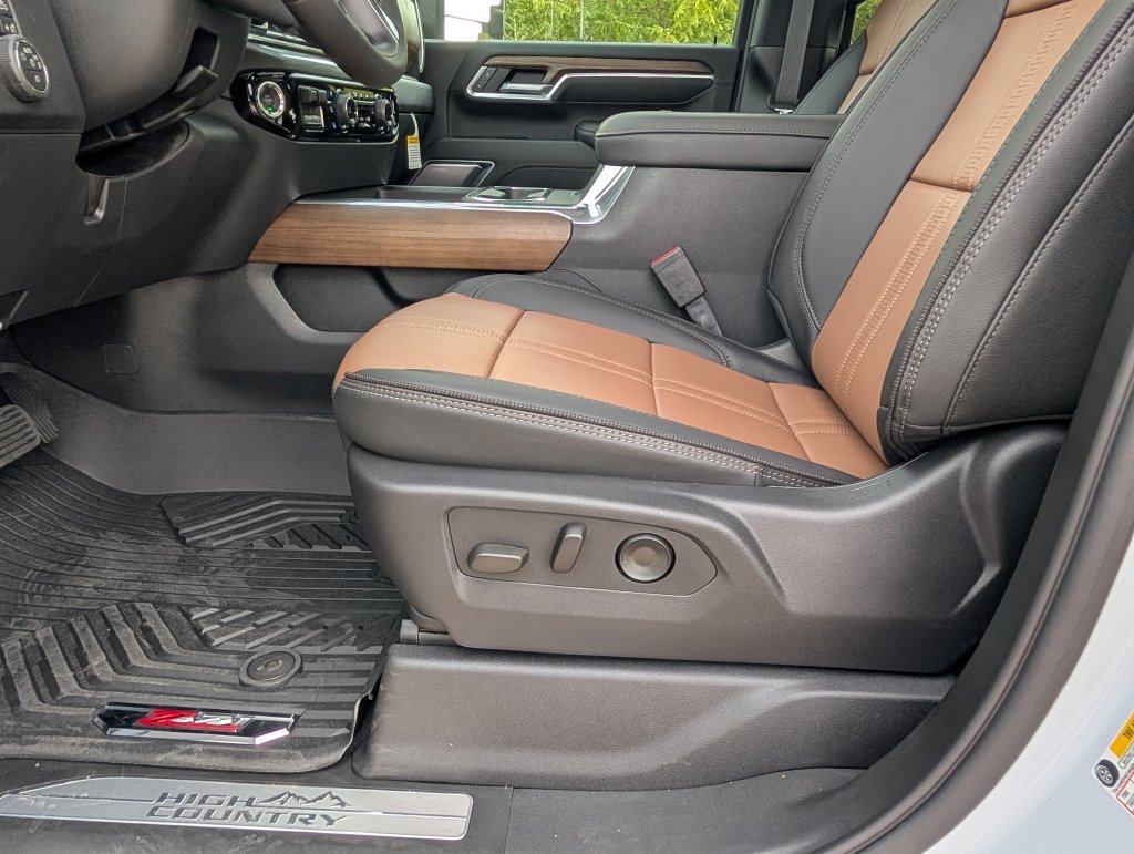 New 2026 Chevrolet Silverado 2500 High Country w/ High Country Premium Package AWD/4WD image 9