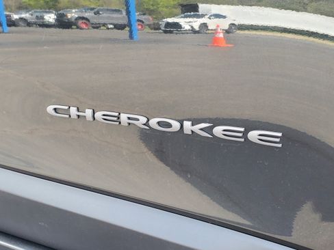 Used 2014 Jeep Cherokee Trailhawk AWD/4WD image 7