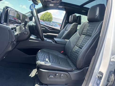 Certified 2023 Cadillac Escalade Sport Platinum w/ LPO, ONYX Package AWD/4WD image 18