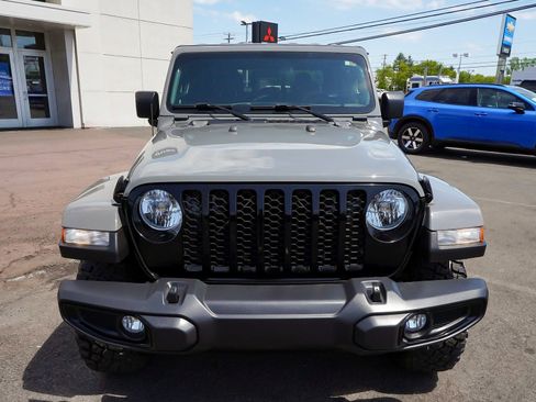 Used 2023 Jeep Gladiator Sport AWD/4WD image 2