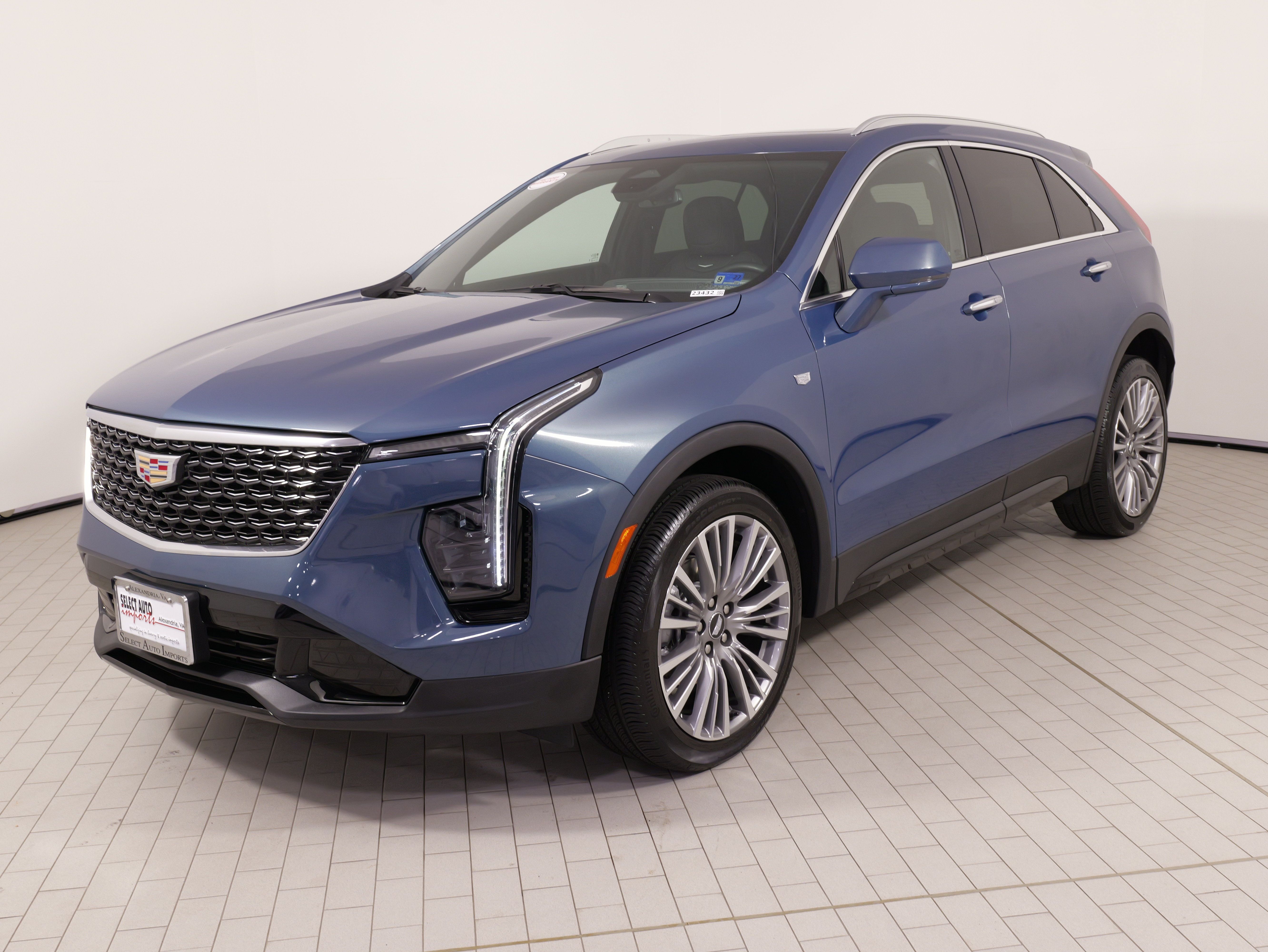 Used 2024 Cadillac XT4 Premium Luxury w/ Cold Weather Package AWD/4WD image 3