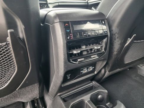 Used 2023 Jeep Grand Cherokee L Limited image 14