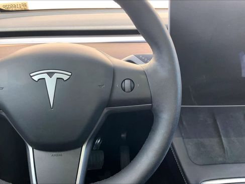 Used 2024 Tesla Model Y 2WD image 24