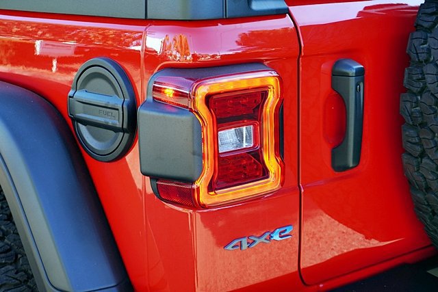 Certified 2025 Jeep Wrangler Unlimited Rubicon 4xe w/ Convenience Group AWD/4WD image 8