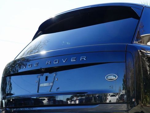 Used 2023 Land Rover Range Rover SE image 8