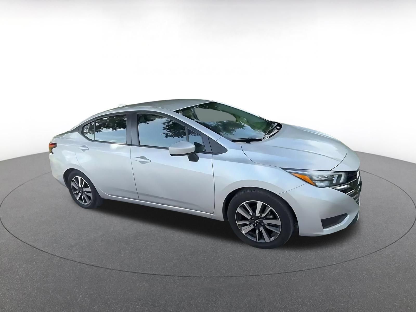 Used 2025 Nissan Versa SV FWD image 2