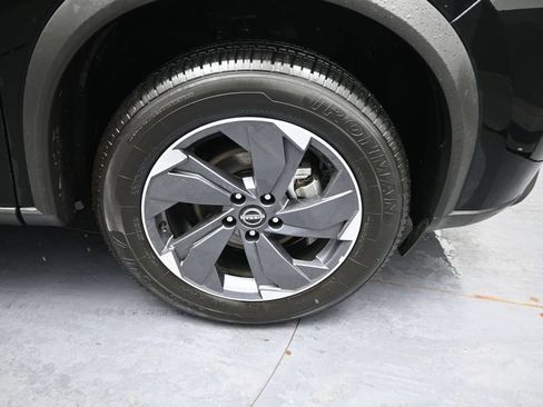 Used 2025 Nissan Rogue SV FWD image 17