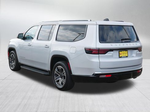Used 2024 Jeep Wagoneer L Series II AWD/4WD image 5
