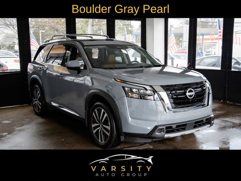 Used 2025 Nissan Pathfinder Platinum w/ Cargo Package AWD/4WD image 3