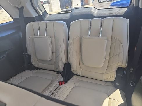 Used 2018 Ford Explorer Platinum AWD/4WD image 25