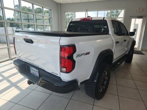 Used 2025 Chevrolet Colorado ZR2 w/ Technology Package AWD/4WD image 13