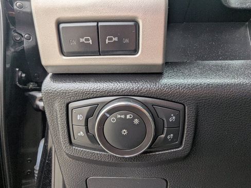Used 2017 Ford F150 Lariat w/ Equipment Group 502A Luxury AWD/4WD image 18