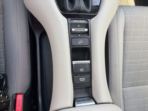 Certified 2024 Honda HR-V LX image 19