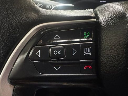 Used 2025 Jeep Grand Cherokee Altitude AWD/4WD image 17