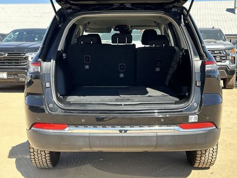 Used 2023 Jeep Grand Cherokee Laredo AWD/4WD image 24