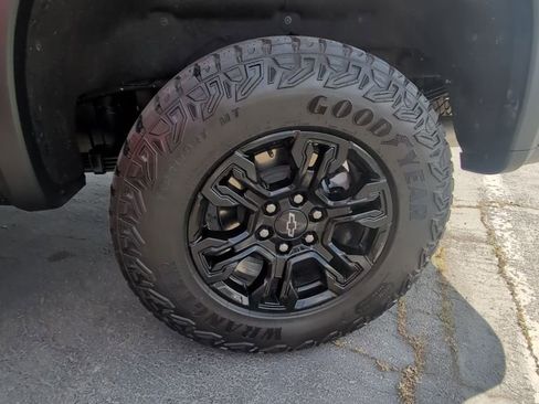 Used 2023 Chevrolet Silverado 1500 ZR2 image 4