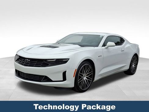 Used 2023 Chevrolet Camaro LT w/ Technology Package image 4