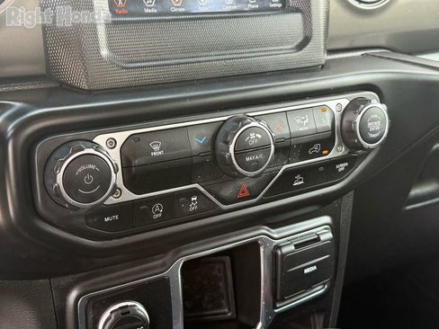 Used 2023 Jeep Wrangler Sport image 23