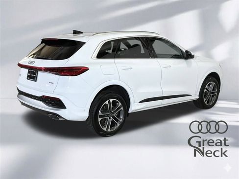Used 2025 Audi Q5 Premium w/ Convenience Package image 10