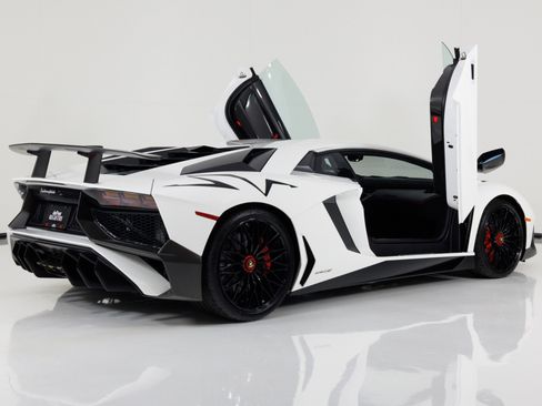Used 2016 Lamborghini Aventador LP 750-4 Superveloce AWD/4WD image 4