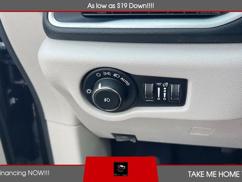 Used 2019 Chrysler Pacifica Touring-L FWD image 16