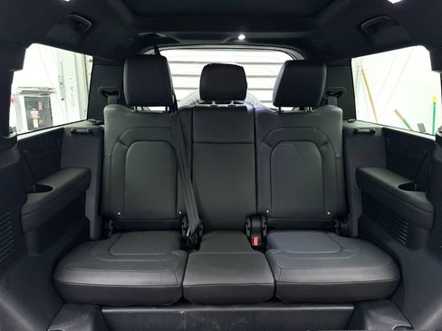 Used 2023 Land Rover Defender 130 X-Dynamic SE AWD/4WD image 13