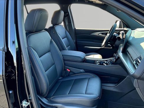 New 2026 Chevrolet Traverse LT image 18