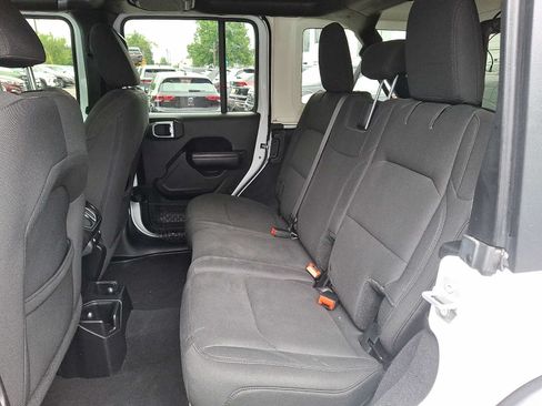 Used 2018 Jeep Wrangler Unlimited Sport S AWD/4WD image 9