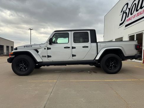 Used 2022 Jeep Gladiator Sport AWD/4WD image 8