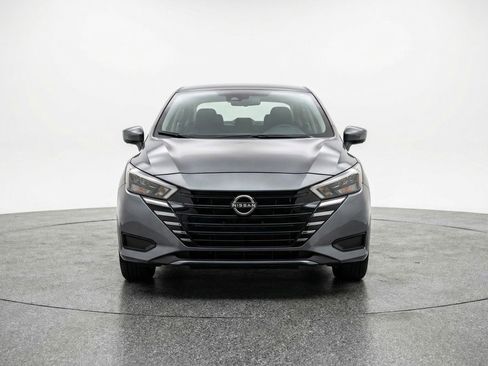 Used 2025 Nissan Versa SV image 2