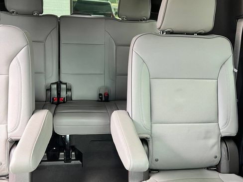 Used 2023 GMC Yukon XL SLT w/ SLT Premium Package RWD image 2