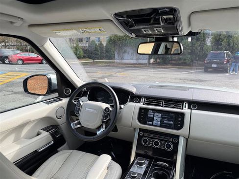 Used 2014 Land Rover Range Rover HSE image 32