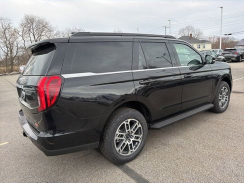 New 2026 Ford Expedition Active image 3