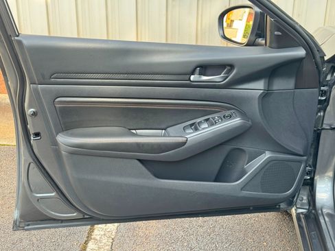 Used 2022 Nissan Altima 2.5 SR FWD image 34