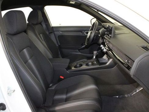 Used 2025 Honda Civic Sport image 14