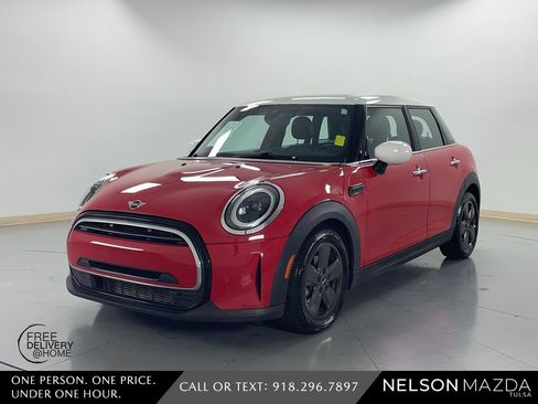 Used 2022 MINI Cooper 4-Door Hardtop image 1