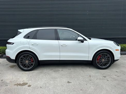 Certified 2025 Porsche Cayenne S image 10