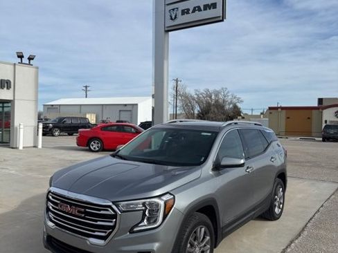 Used 2024 GMC Terrain SLT image 2