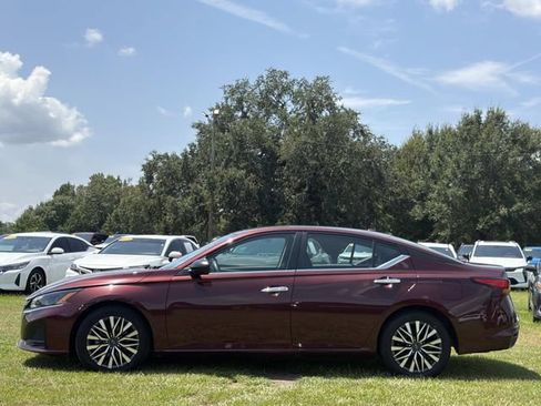 Used 2025 Nissan Altima 2.5 SV FWD image 11