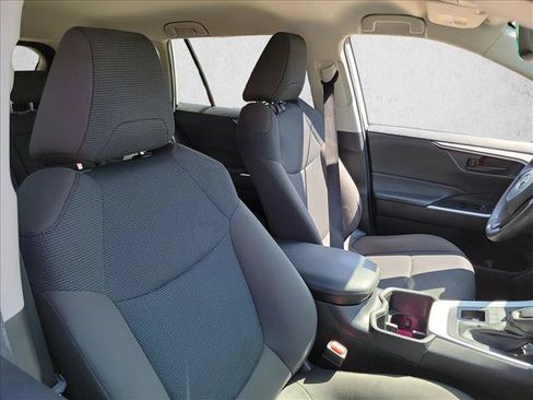 Used 2022 Toyota RAV4 LE AWD/4WD image 15