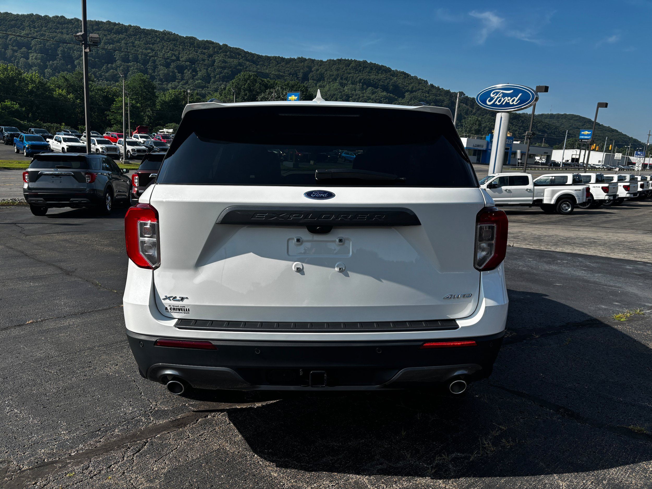Used 2024 Ford Explorer XLT w/ Equipment Group 202A AWD/4WD image 7
