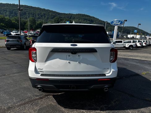 Used 2024 Ford Explorer XLT w/ Equipment Group 202A AWD/4WD image 7