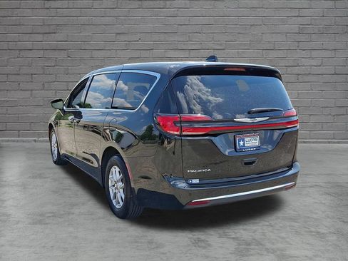 Used 2025 Chrysler Pacifica Select FWD image 9