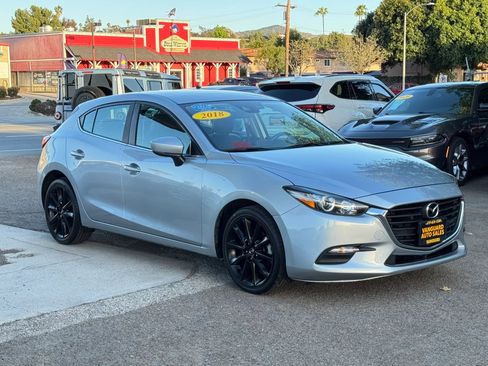 Used 2018 MAZDA MAZDA3 Touring FWD image 2