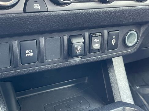 Used 2019 Toyota Tacoma TRD Sport image 16